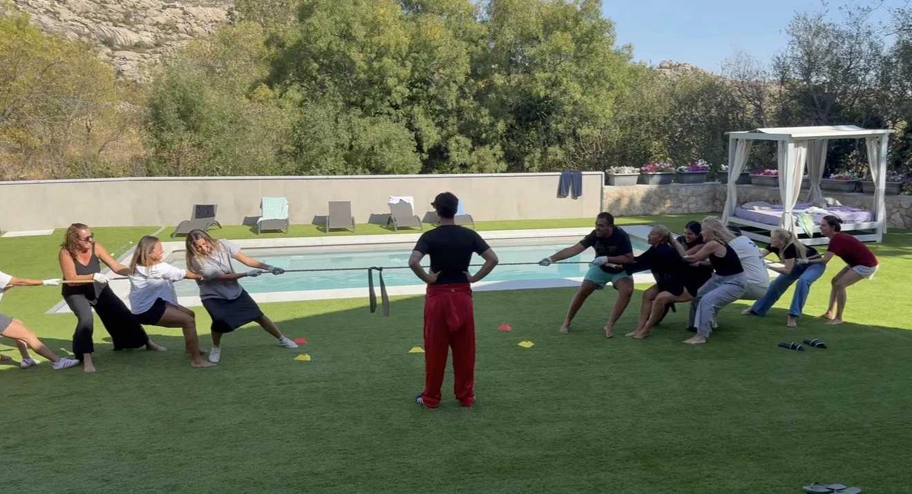 Prueba de la cuerda en el team building El Juego del Calamar para empresas