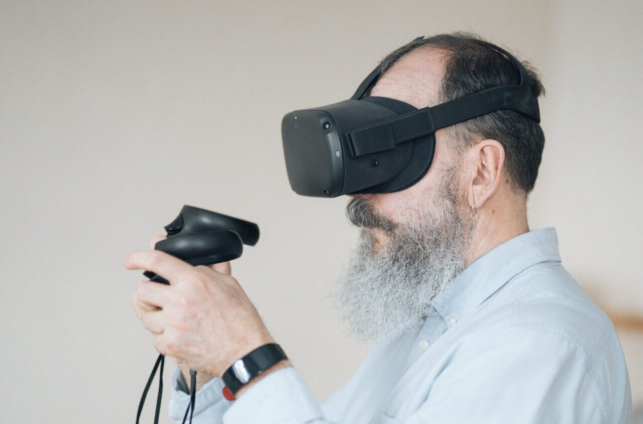 team building tecnológico con gafas de realidad virtual