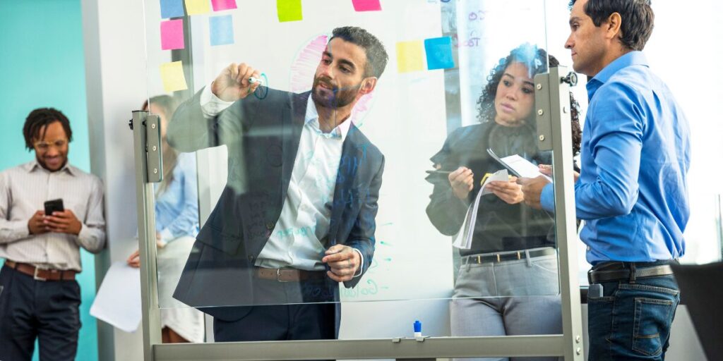 Equipo trabajando conjuntamente