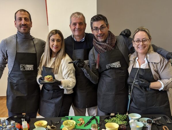 Participantes del Masterchef de Froggy Events posando tras finalizar la actividad